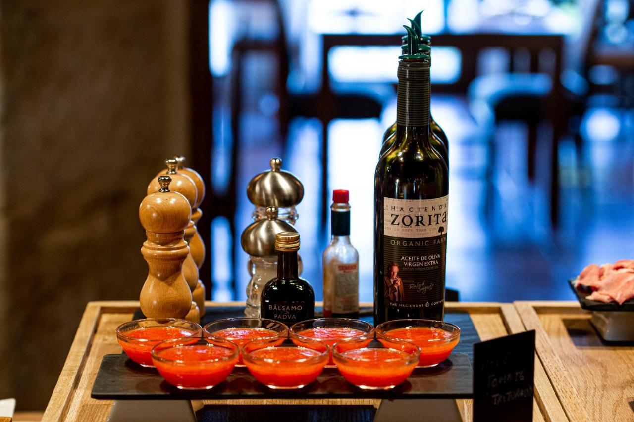 Hacienda Zorita Wine Hotel & Spa Valverdón Zewnętrze zdjęcie A bottle of ZORIT